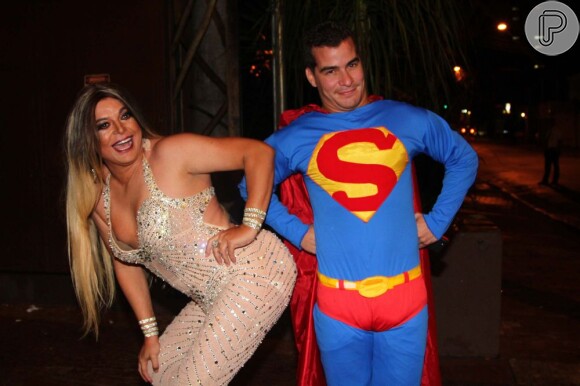 David Brazil se veste de Valesca Popozuda e Thiago Martins encarna o Superman