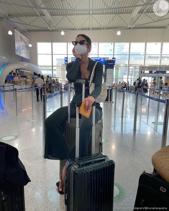Bruna Marquezine viajou da Grécia direto para Paris