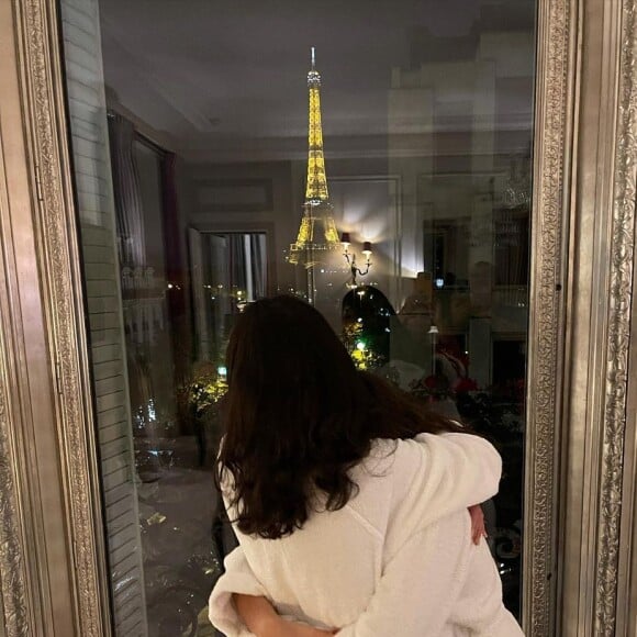 Bruna Marquezine comemorou o aniversário da irmã em Paris