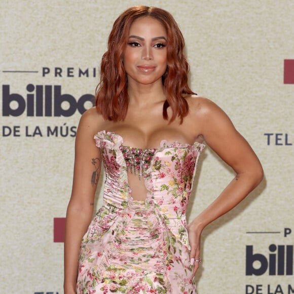 Anitta brilhou no Billboard Latin Music Awards com vestido Georges Chakra