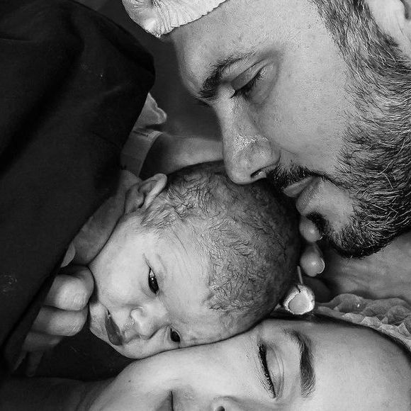 Thaeme e o marido, o empresário Fábio Elias, comemoraram o nascimento da segunda filha