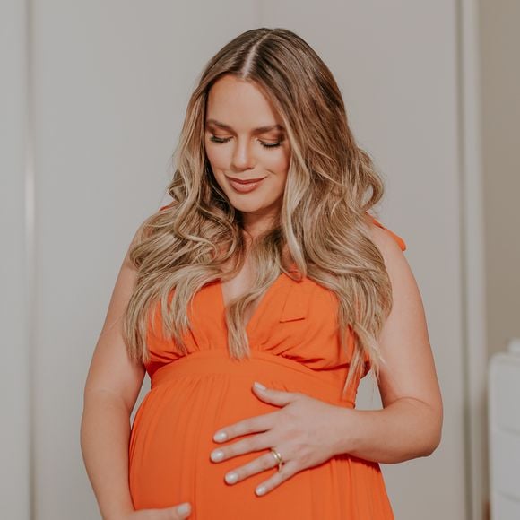 Thaeme Mariôto contou que recuperação da cesárea atrapalhou na amamentação da filha