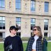 João Figueiredo e Sasha Meneghel estão aproveitando momentos em Paris e visitando locais turísticos. Casal foi a um jogo de Neymar nesta terça (28)