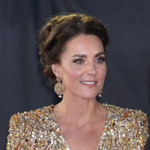 Vestido de Kate Middleton tinha ombros estruturados