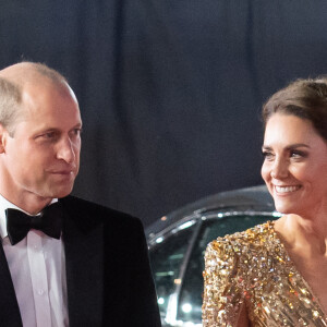 Look dourado de Kate Middleton roubou a cena em premier de filme