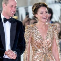 Vestido com capa e tributo à Diana: detalhes do look dourado de Kate Middleton em premier