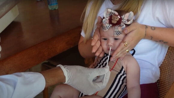 Virgínia mostra primeiro teste de Covid da filha, de 4 meses: 'Muito adulta'