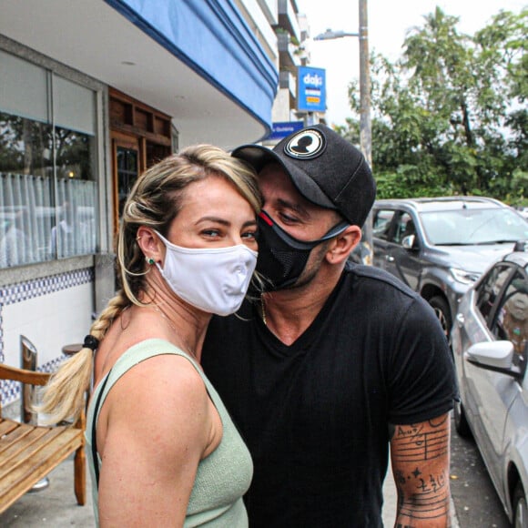 Paolla Oliveira e Diogo Nogueira foram flagrados juntos pela primeira vez em junho deste ano