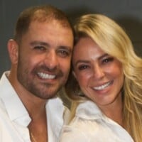 Paolla Oliveira e Diogo Nogueira surgem de branco em foto e coluna revela novo status do casal