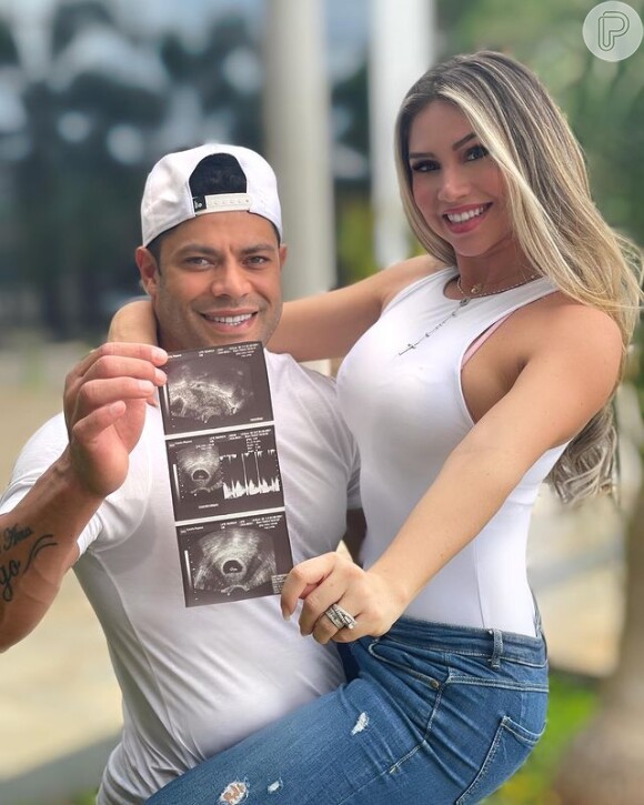 Hulk, de 35 anos, iniciou relacionamento com Camila Ângelo, de 32, três meses após se divorciar de sua tia, Iran Ângelo, de 52