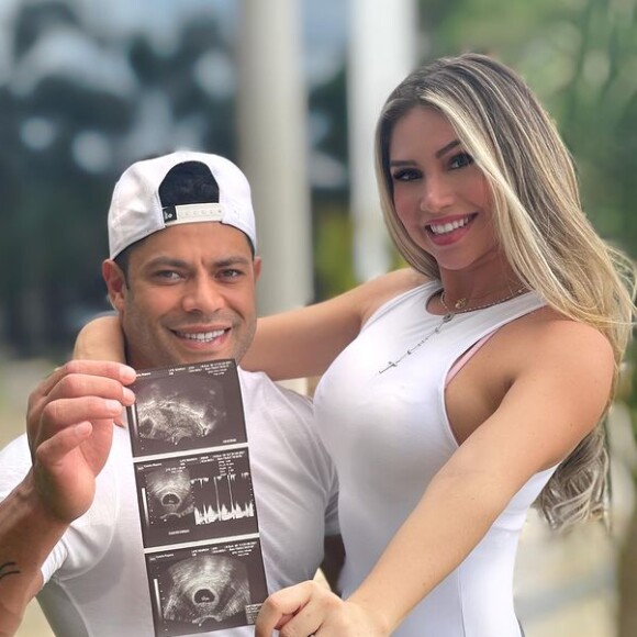 Hulk, de 35 anos, iniciou relacionamento com Camila Ângelo, de 32, três meses após se divorciar de sua tia, Iran Ângelo, de 52