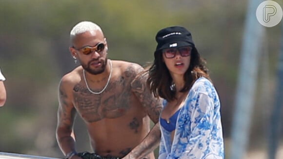 Bruna Biancardi e Neymar fizeram um passeio de barco por Ibiza
