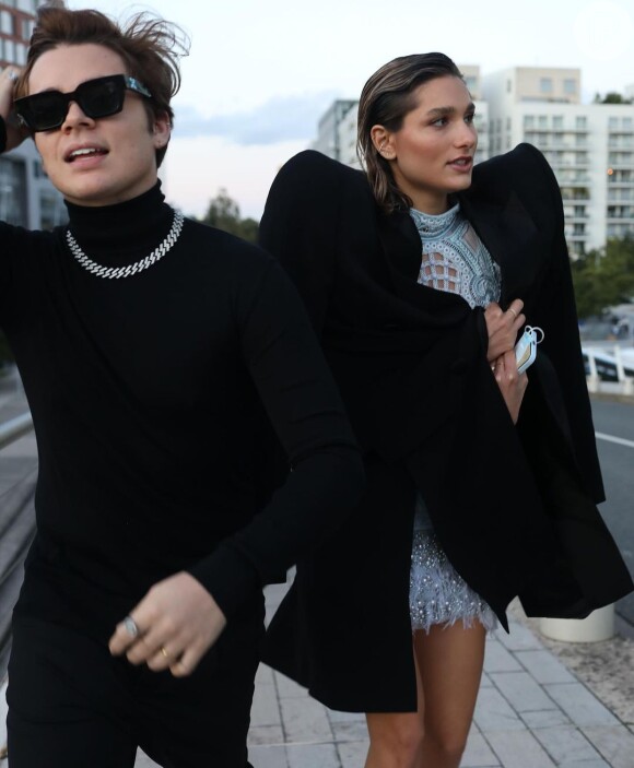João Figueiredo e Sasha desfilaram com looks estilosos em Paris