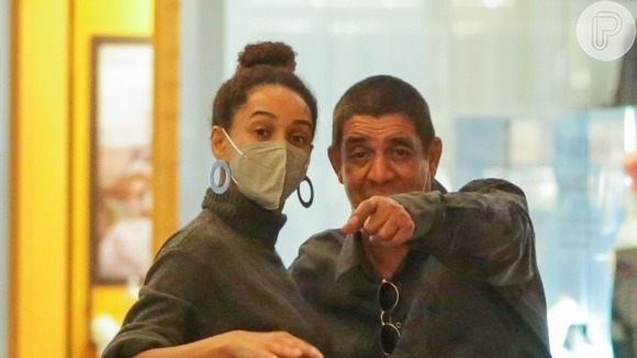 Taís Araújo e Zeca Pagodinho são flagrados em shopping