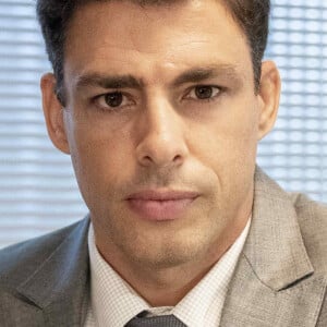 Novela 'Um lugar ao sol': Renato (Cauã Reymond) subirá no morro sozinho e bêbado