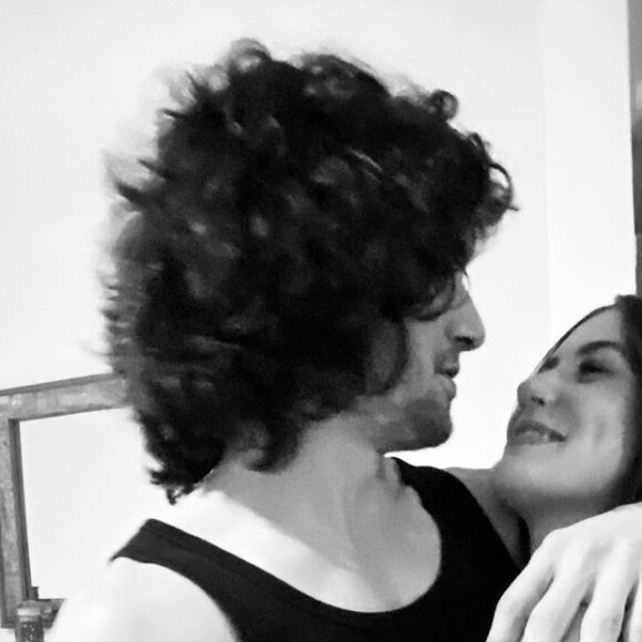 Namorada de Fiuk, Thaisa Carvalho postou foto dos dois abraçados