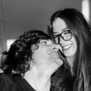 Thaisa Carvalho e Fiuk celebraram as datas especiais na casa da artista plástica Cristina Kartalian, mãe do cantor