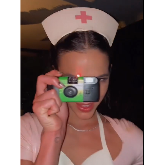 Bruna Marquezine carregou a sua máquina fotográfica para fazer cliques no evento
