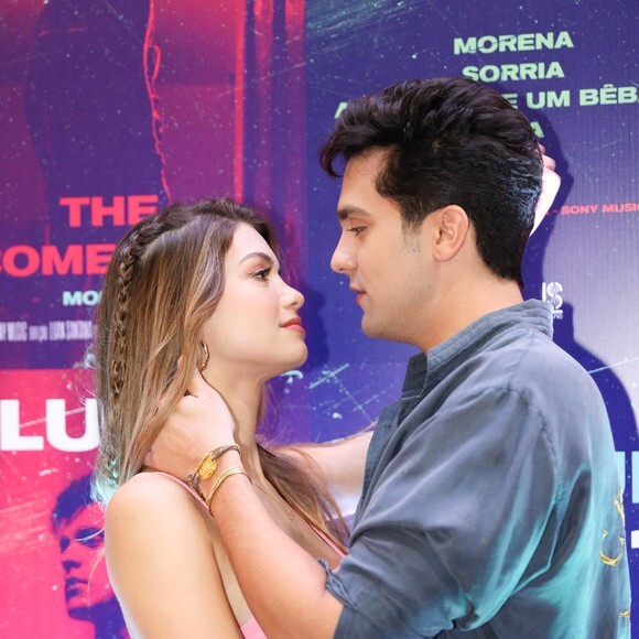 Luan Santana e Izabela Cunha prestigiaram juntos o lançamento do clipe de 'Ilha', em São Paulo