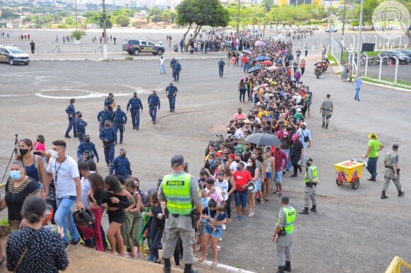 Fãs de Marília Mendonça formaram filas quilométricas para se despedirem da cantora