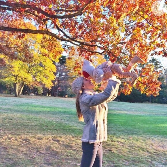 Vivian Lake e a mãe, Gisele Bündchen aproveitando uma linda tarde de outono juntas