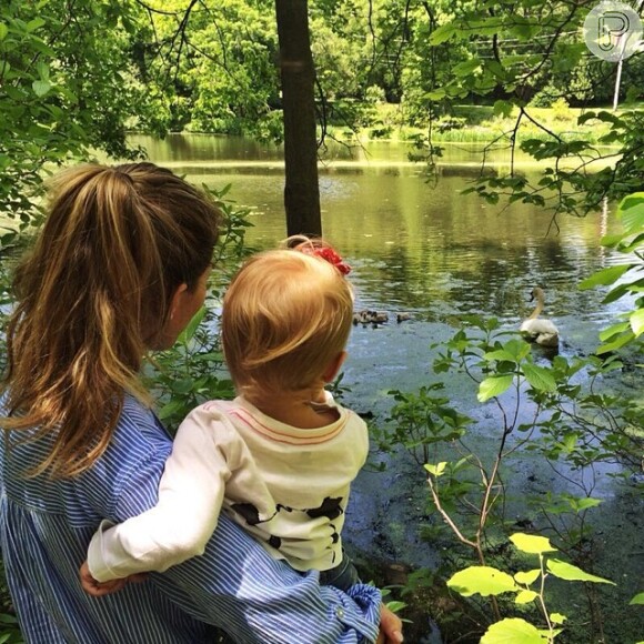 Vivian Lake curtindo a natureza ao lado da mãe, Gisele Bündchen