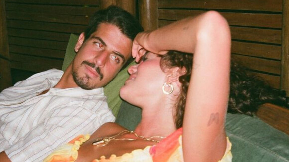 Voltaram? Bruna Marquezine e Enzo Celulari trocam beijos em festa, diz colunista