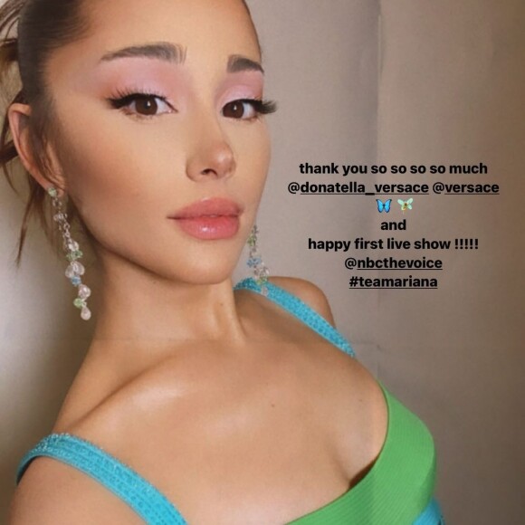 Ariana Grande surgiu com vestido do filme 'De Repente 30' em gravação