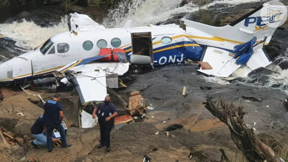 Marília Mendonça e outras quatro pessoas morreram após queda de avião bimotor em Caratinga, no interior de Minas Gerais