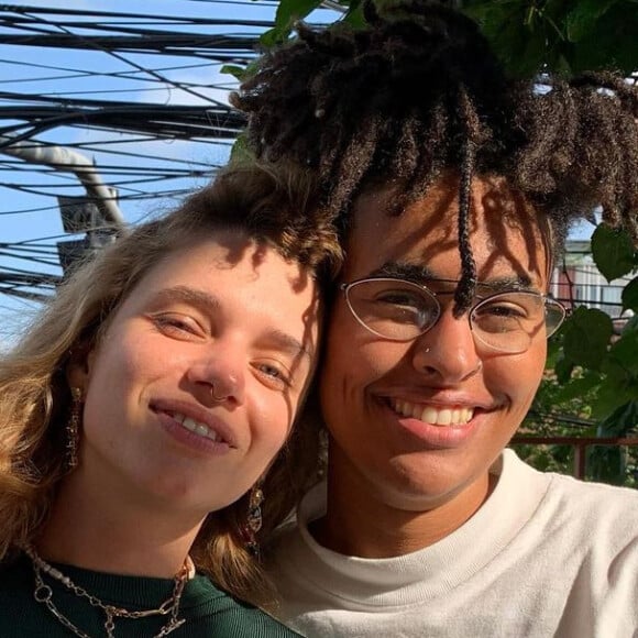 Bruna Linzmeyer ganha declaração da namorada em aniversário