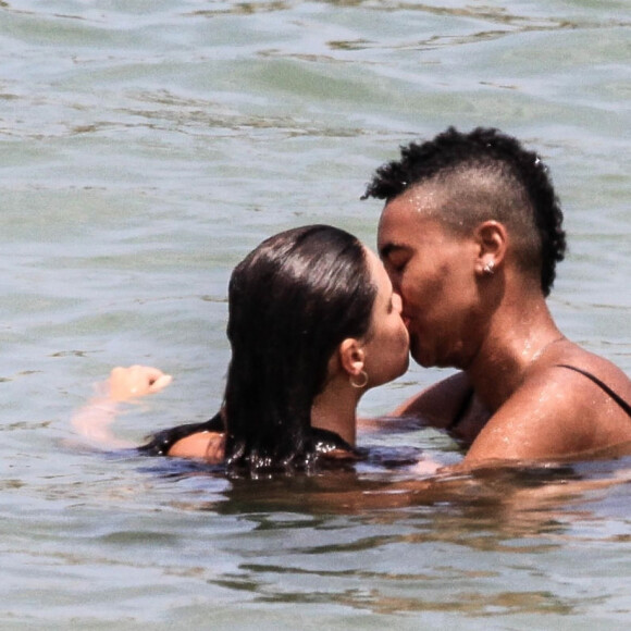 Bruna Linzmeyer foi flagrada com Marta semanas após terminar o último relacionamento