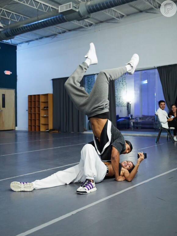 Em 'Envolver', Anitta reproduz passos de dança quentes 