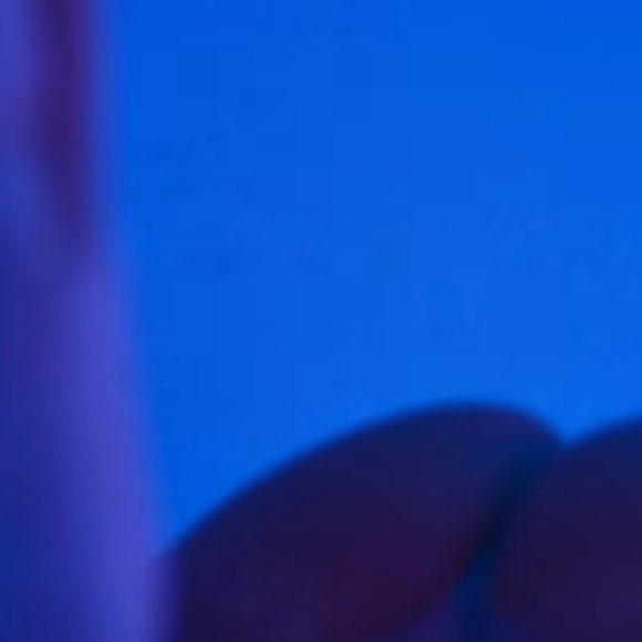 Anitta exibe bumbum poderoso em cenas de 'Envolver'