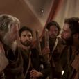 Reta final de 'Gênesis': Vale lembrar que José (Juliano Laham) exigiu a presença de Benjamin (Marcus Bessa) no Egito para libertar Simeão (Igor Cotrim)