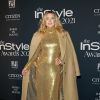Vestido de festa dourado: Kate Hudson surgiu exuberante em longo Michael Kors metalizado