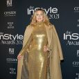 Vestido de festa dourado: Kate Hudson surgiu exuberante em longo Michael Kors metalizado