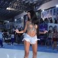 Brunna Gonçalves mostra samba no pé em ensaio na quadra da Beija-Flor: dançarina será musa da escola