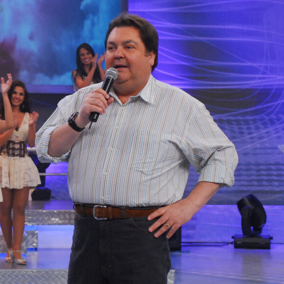  Fausto Silva surpreendeu o público com a mudança radical em seu corpo