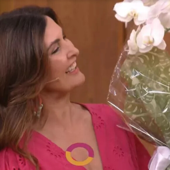 Fátima Bernardes voltou ao 'Encontro' após cirurgia no ombro nesta segunda-feira, 22 de novembro de 2021