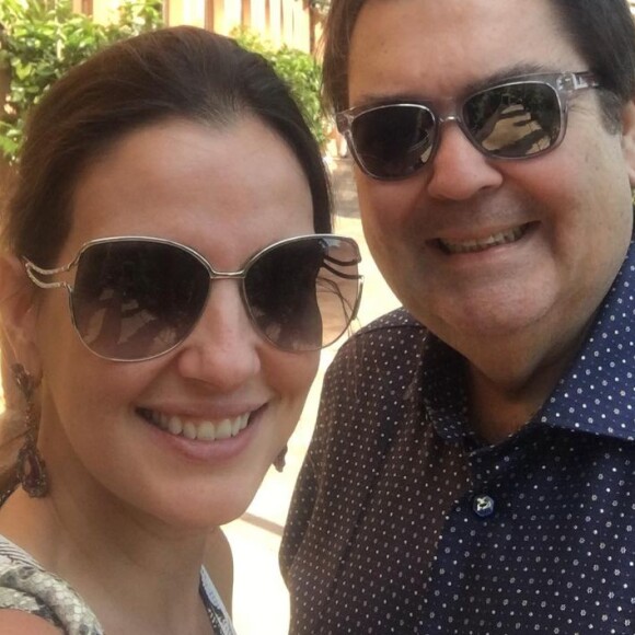 Faustão e Luciana Cardoso estão em viagem romântica nos Emirados Árabes