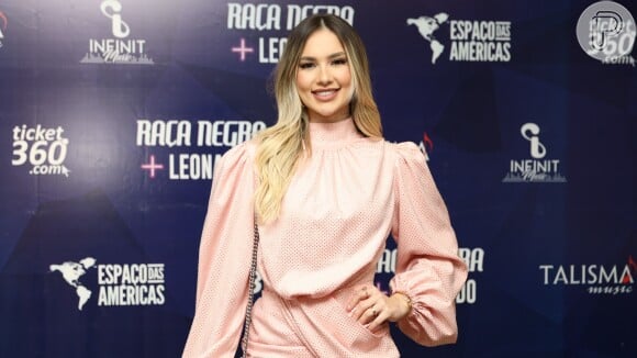 Virgínia Fonseca usa vestido de R$ 80 mil em show de Leonardo com Raça Negra, em São Paulo, em 27 de novembro de 2021