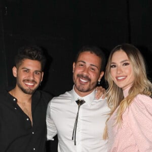 Virgínia Fonseca posa com Zé Felipe e Carlinhos Maia em show de Leonardo