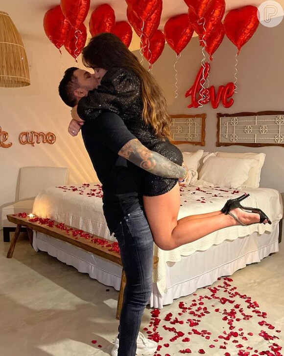 Gabi Martins e Tierry estão juntos desde 2020 e o cantor fala sobre o desejo de casar desde que os dois fizeram três meses de namoro