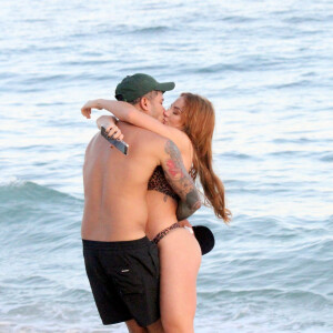 Gabi Martins e Tierry tem uma diferença de oito anos de idade entre si: o cantor tem 32 anos e a ex-BBB, 24