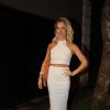 Giovanna Ewbank vai com look branco à festa de Faustão