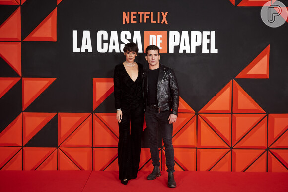 'La Casa de Papel': Belen Cuesta e Jaime Lorente posam juntos em evento da série