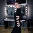 Úrsula Corberó escolheu vestido Yves Saint Laurent com tendência cut out para evento de lançamento da última temporada de 'La Casa de Papel'