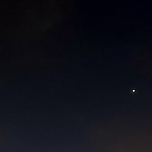 Gustavo, irmão de Marília Mendonça, mostrou foto de estrela brilhante no céu e acreditou estar sendo acompanhado pela cantora