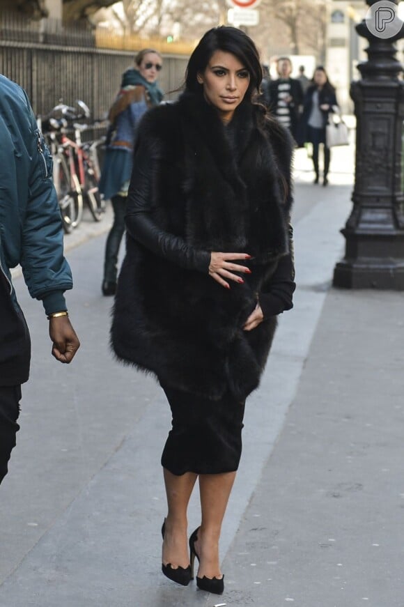 Em seu blog oficial, Kim Kardashian revelou seus cuidados para manter a forma durante a gravidez, na última segunda-feira, 11 de março de 2013