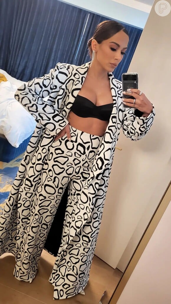 Anitta exibe look usado na premiação Variety Hitmakers